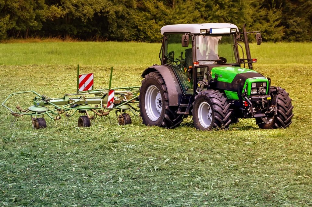 Cum poti sa cumperi tractor cu fonduri europene? Ce condiții trebuie să îndeplinești