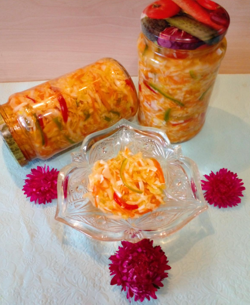 Salata de varză cu morcov și ardei pentru iarnă