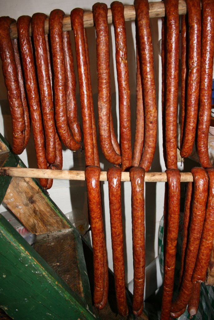 Cârnați de casă cu carne de porc și vită. Rețetă clasică, gustoasă și mai ușor de digerat