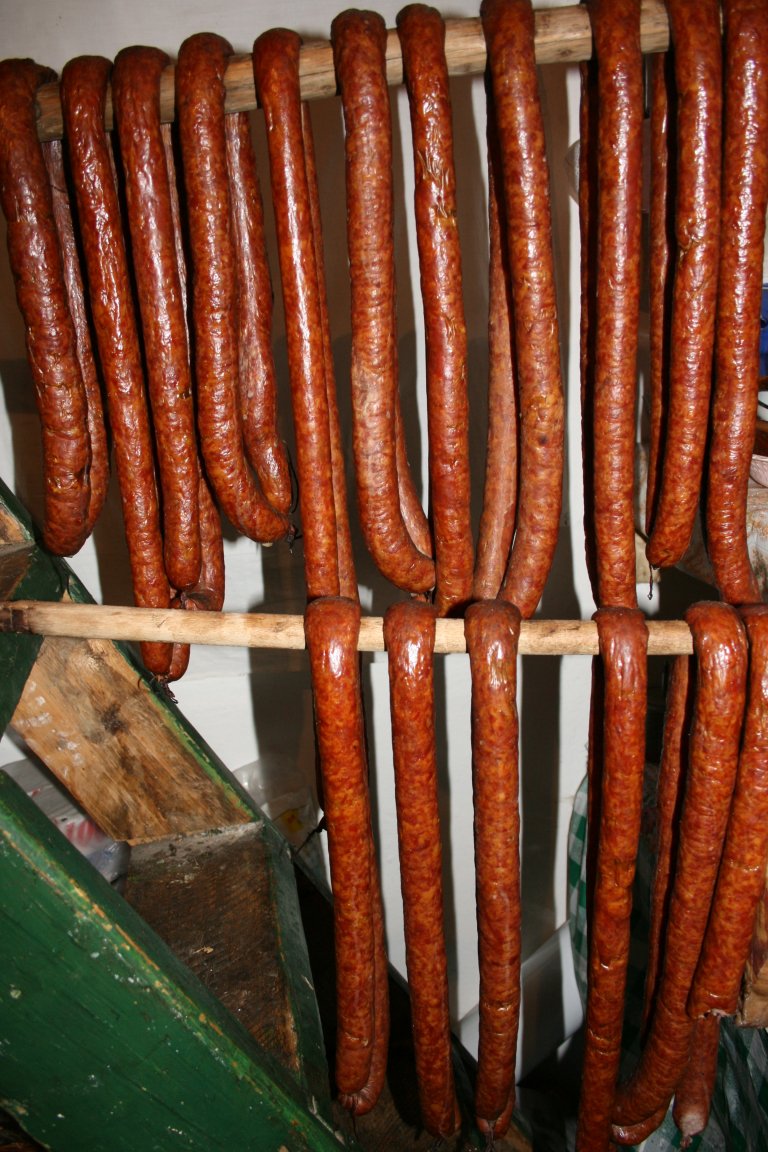 Cârnați de casă cu carne de porc și vită