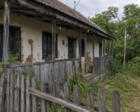 Casa bătrânească fără acte