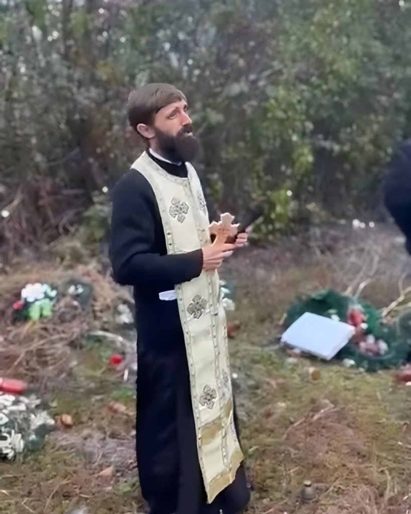 Preotul Florin Libotean cere să se renunțe la coroanele de flori. Ce propune în loc