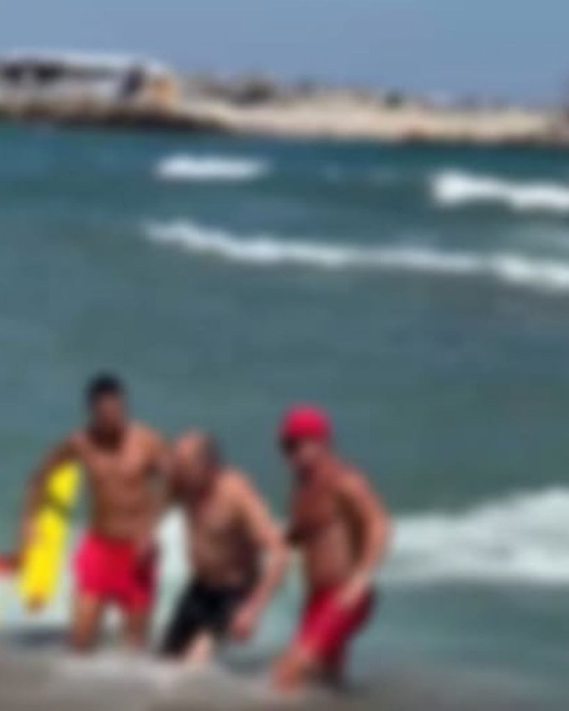 Turist salvat de două ori în aceeași zi la Eforie Nord. Steagul roșu, ignorat
