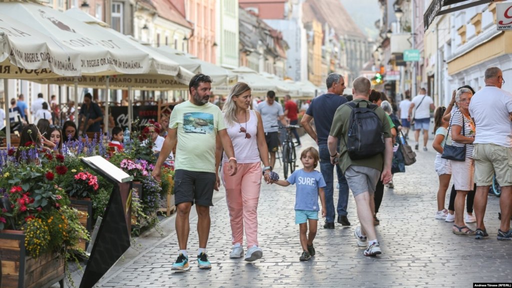 Scutire de impozit pe venit pentru părinți. Cine beneficiază și cât câștigă