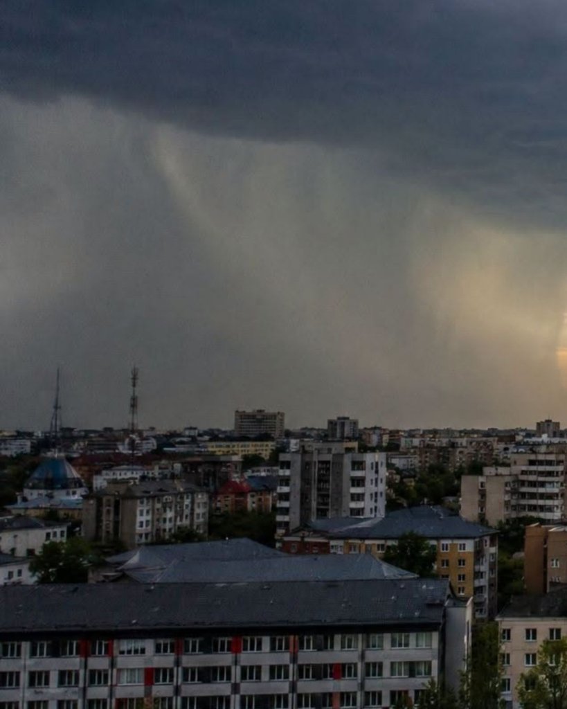 ANM anunță răcire după caniculă. De luni, 33 de grade și ploi