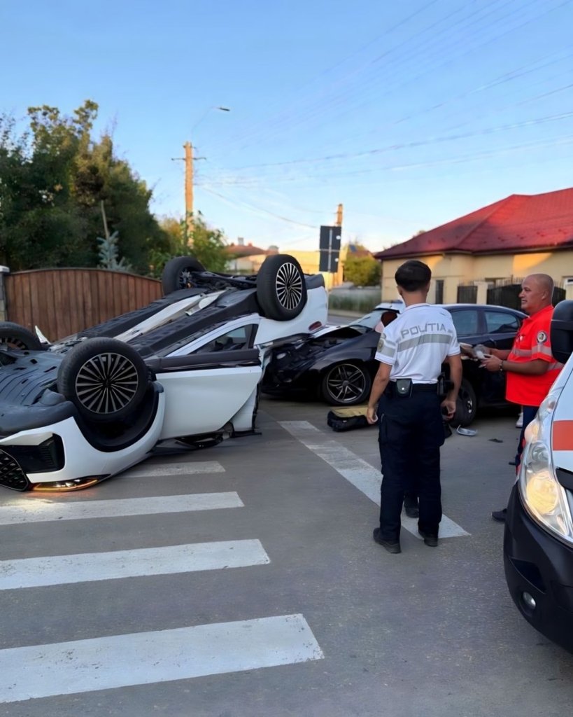 Accident cu șapte răniți la Botoșani. O mașină s-a răsturnat