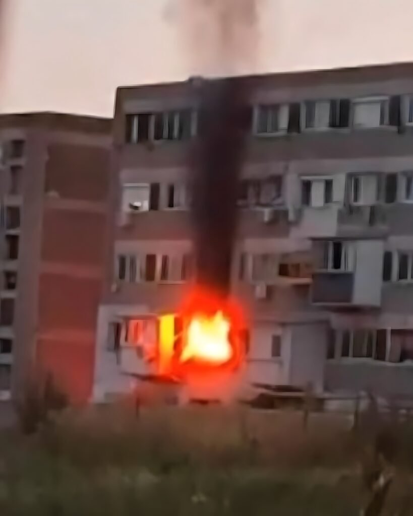 Explozie într-un bloc din Galați. Trei răniți, unul intubat