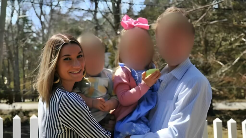 Lindsay Clancy, judecată pentru uciderea a 3 copii. Apărarea invocă psihoza postpartum