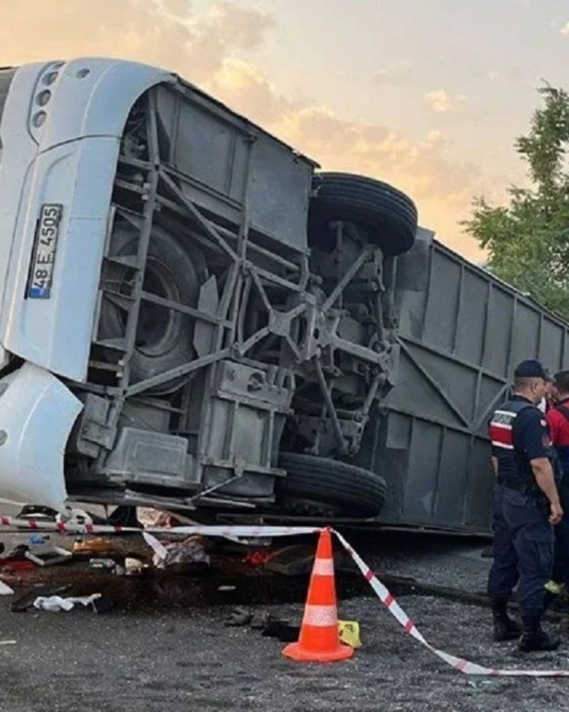 Accident Denizli: autocar cu nuntași lovit de camion. 6 morți, 43 răniți