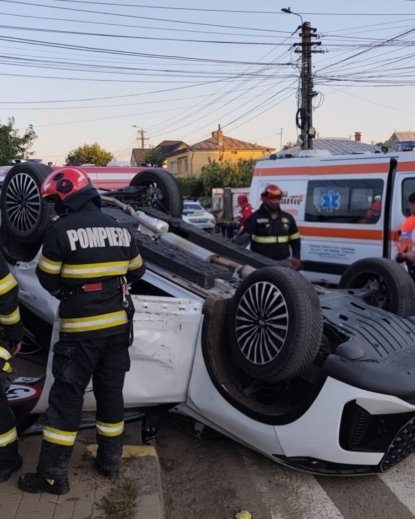 Accident în Botoșani: șapte răniți după ce o mașină s-a răsturnat