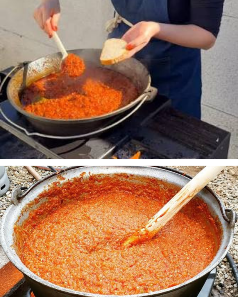 Cea mai buna zacusca pe care am mancat-o pana acum! Totul este perfect: consistenta, culoarea, gustul, mirosul. Garantat, nu vei mai schimba reteta!