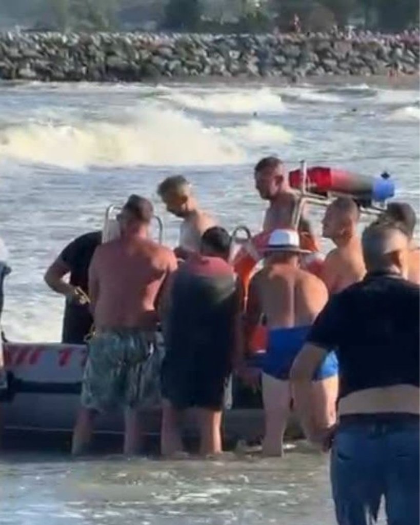 Vlad și Ionuț, doi frați din Vaslui, înecați la Olimp pe steag roșu