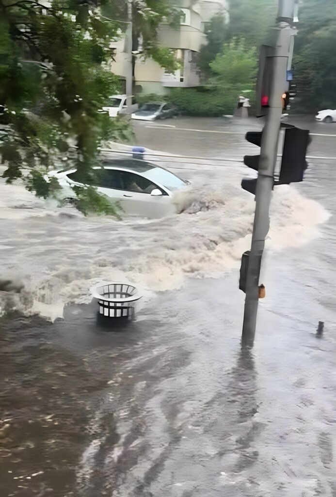 Cod portocaliu de vijelii și grindină în Alba și Harghita. Ce zone sunt vizate