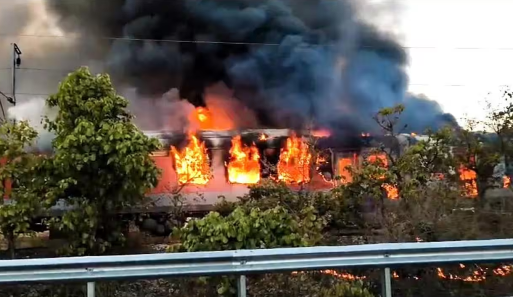 Incendiu în gara Ilteu, județul Arad. Vagonul, detașat de tren
