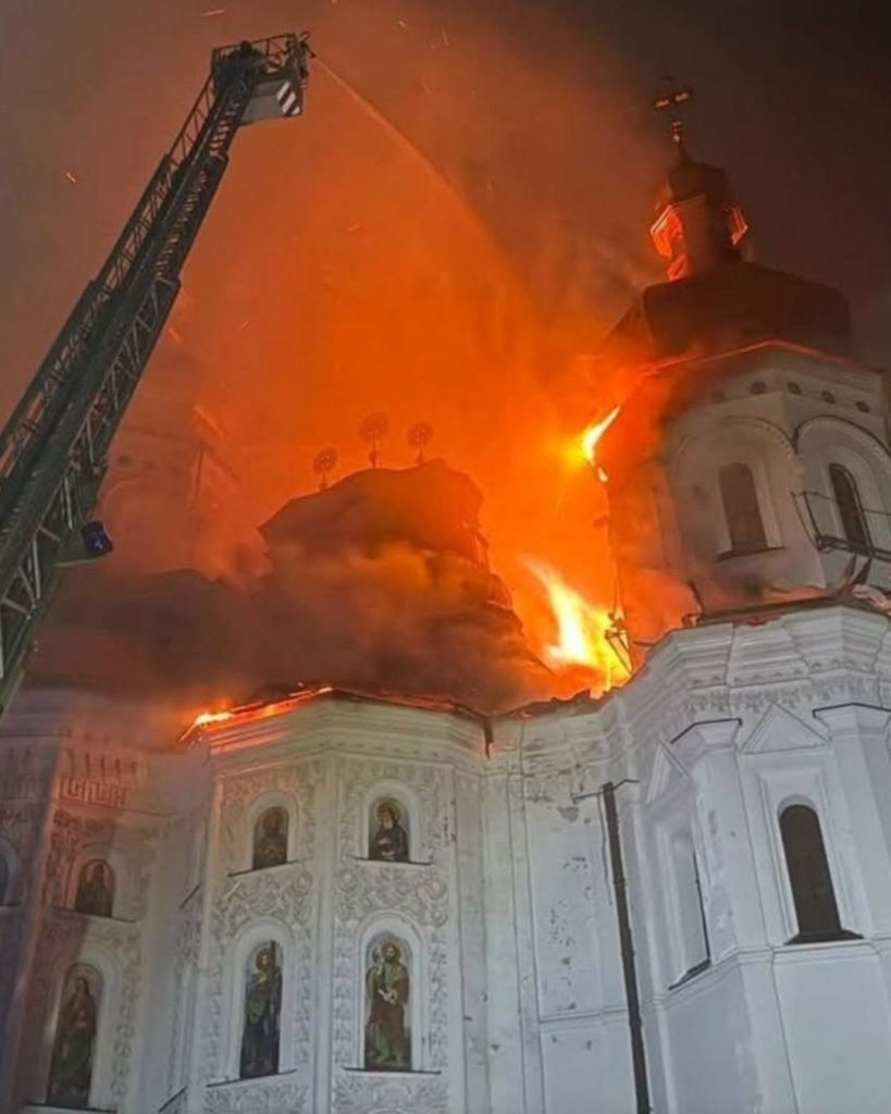 Catedrala din Lavra Pechersk, în flăcări. Cel puțin 9 morți în atacul asupra Kievului