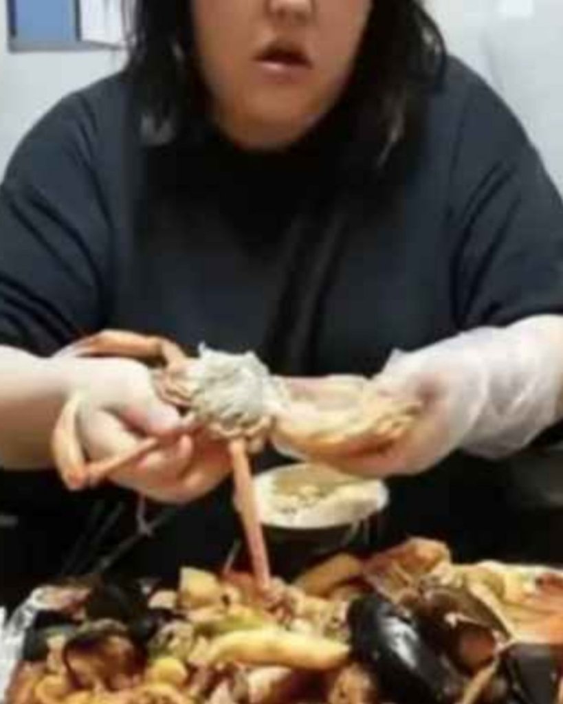 Pan Xiaoting a murit la 24 de ani după 10 ore de mukbang
