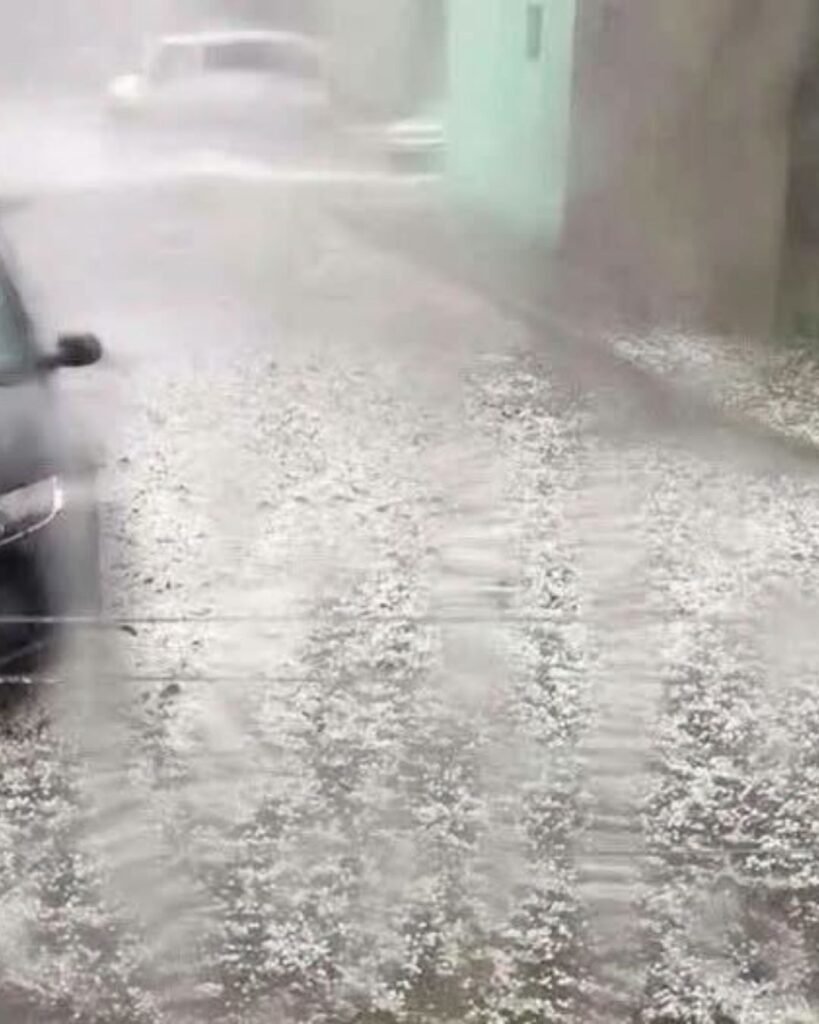 Ploi torențiale și grindină în România. Rafale de 70 km/h miercuri și joi