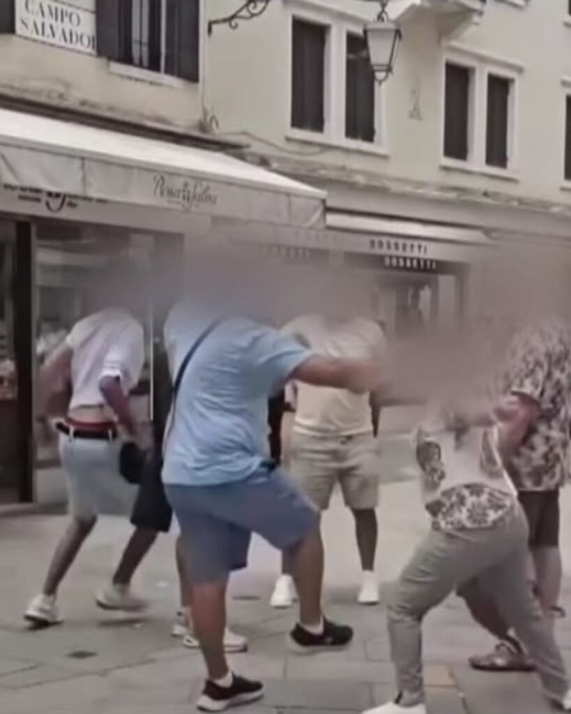 Conflicte violente în italiana cu turiștii: furturi și bătăi în Veneția și alte orașe