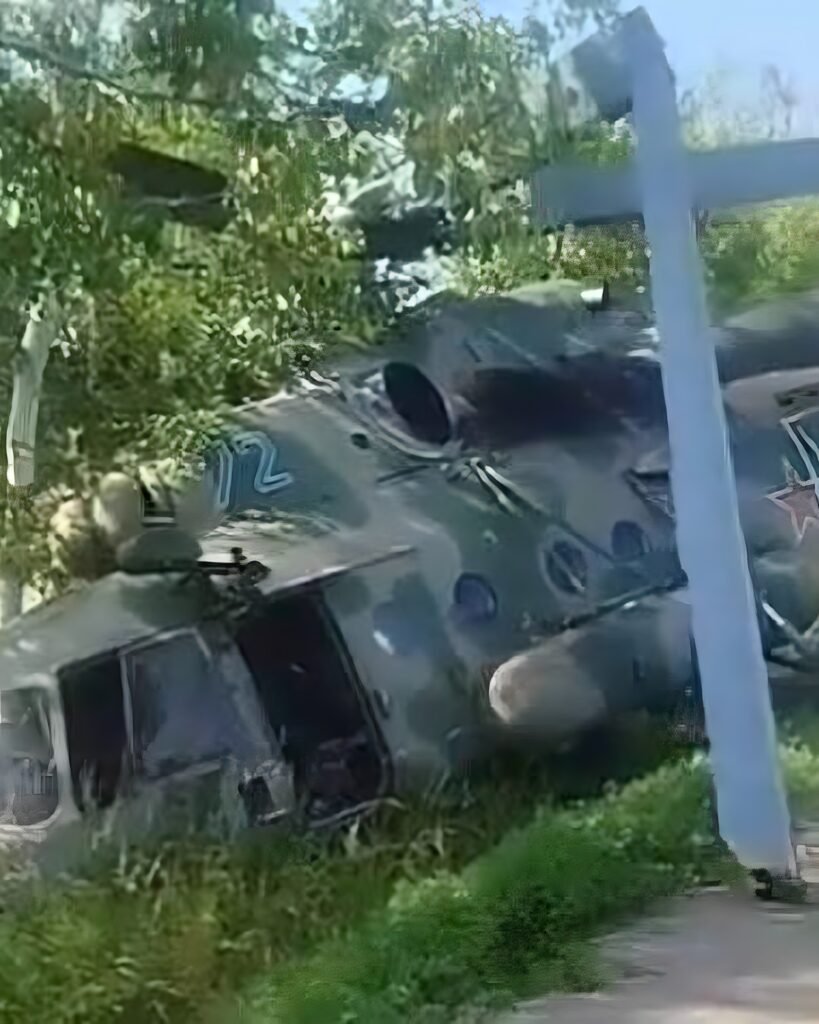 Elicopter Mi-8 aterizat forțat pe șosea în Rusia. Opt supraviețuitori