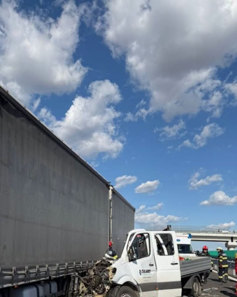 Accident mortal pe DEx12 Craiova-Pitești. Trei morți după coliziune cu TIR oprit pe bandă