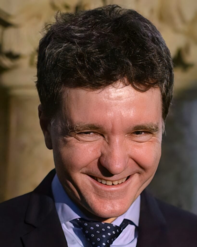 Nicușor Dan a redus limita de țuică scutită de accize la 50 de litri