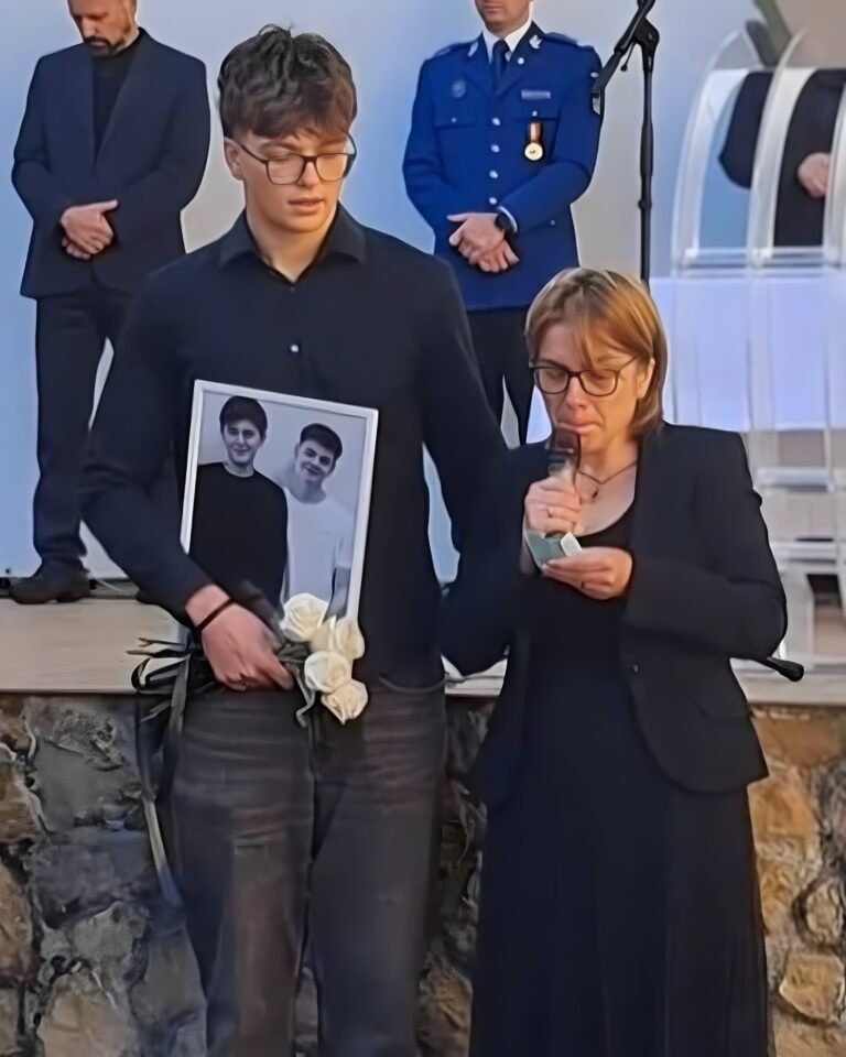 Alexandru și Rareș, doi elevi de 16 ani morți într-un accident. Școala i-a omagiat