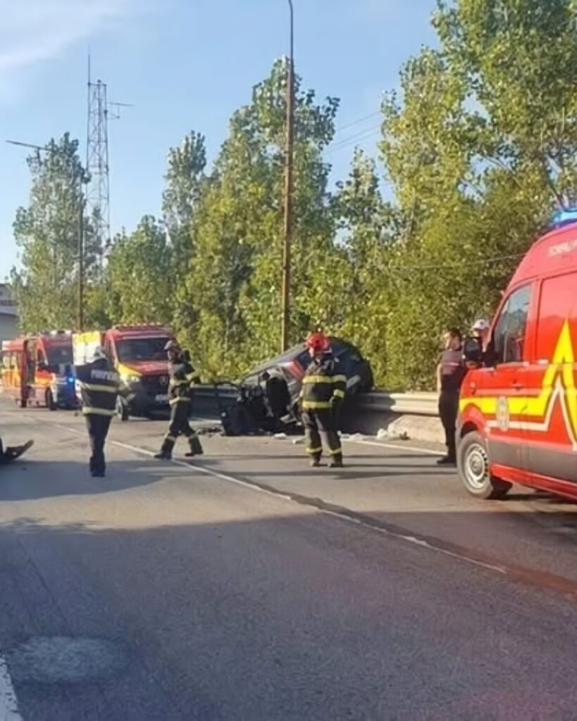 Accident pe DN 6 la Orșova: 5 persoane implicate, două inconștiente