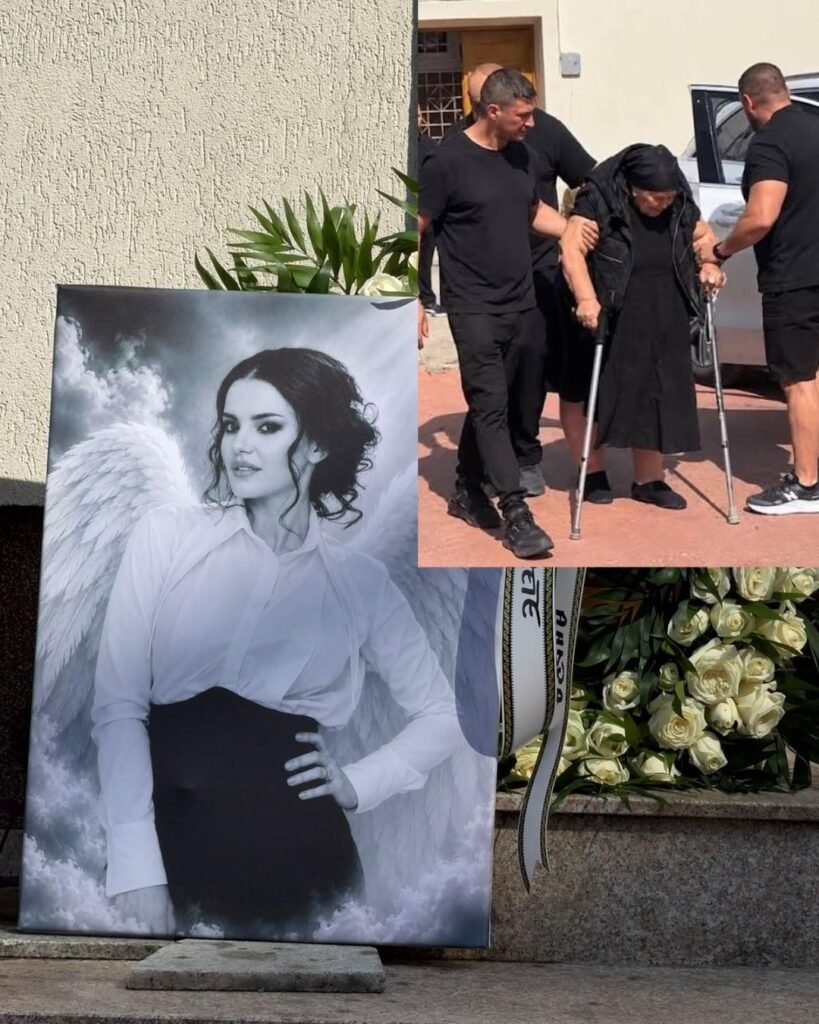 Mădălina Apostol, înmormântată în durere. Mama ei s-a prăbușit la mormânt