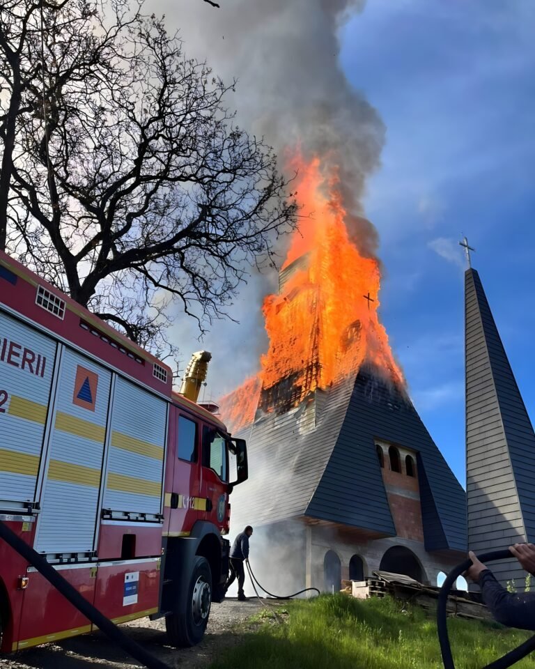 Biserica din Șurdești, monument UNESCO, distrusă de un incendiu