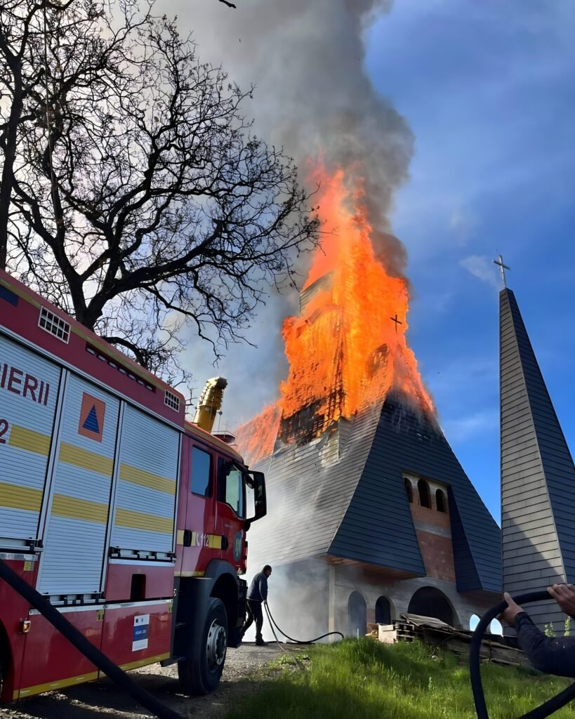 Biserica din Șurdești, monument UNESCO, distrusă de un incendiu
