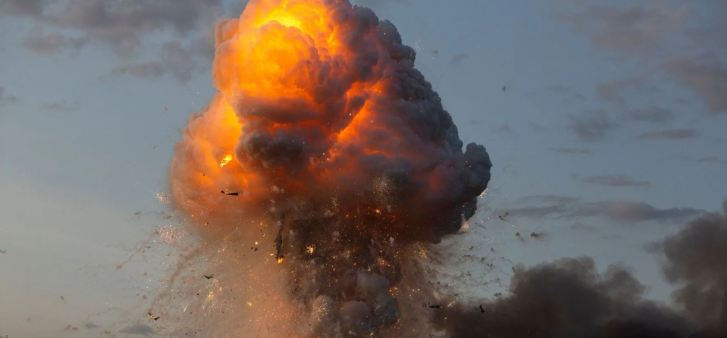 Explozie urmată de incendiu la un depozit de armament. Este al doilea incident în doar câteva săptămâni