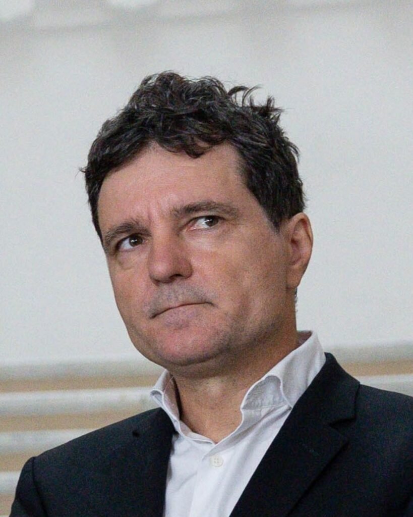 Nicușor Dan va desemna premier înainte de plecarea în SUA. România arde în instabilitate politică