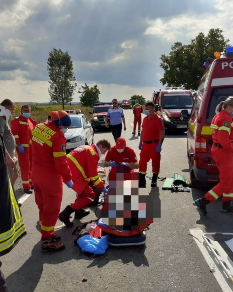 Accident grav pe DN2-E85. Un bărbat de 52 de ani a decedat, trei membri ai unei familii răniți