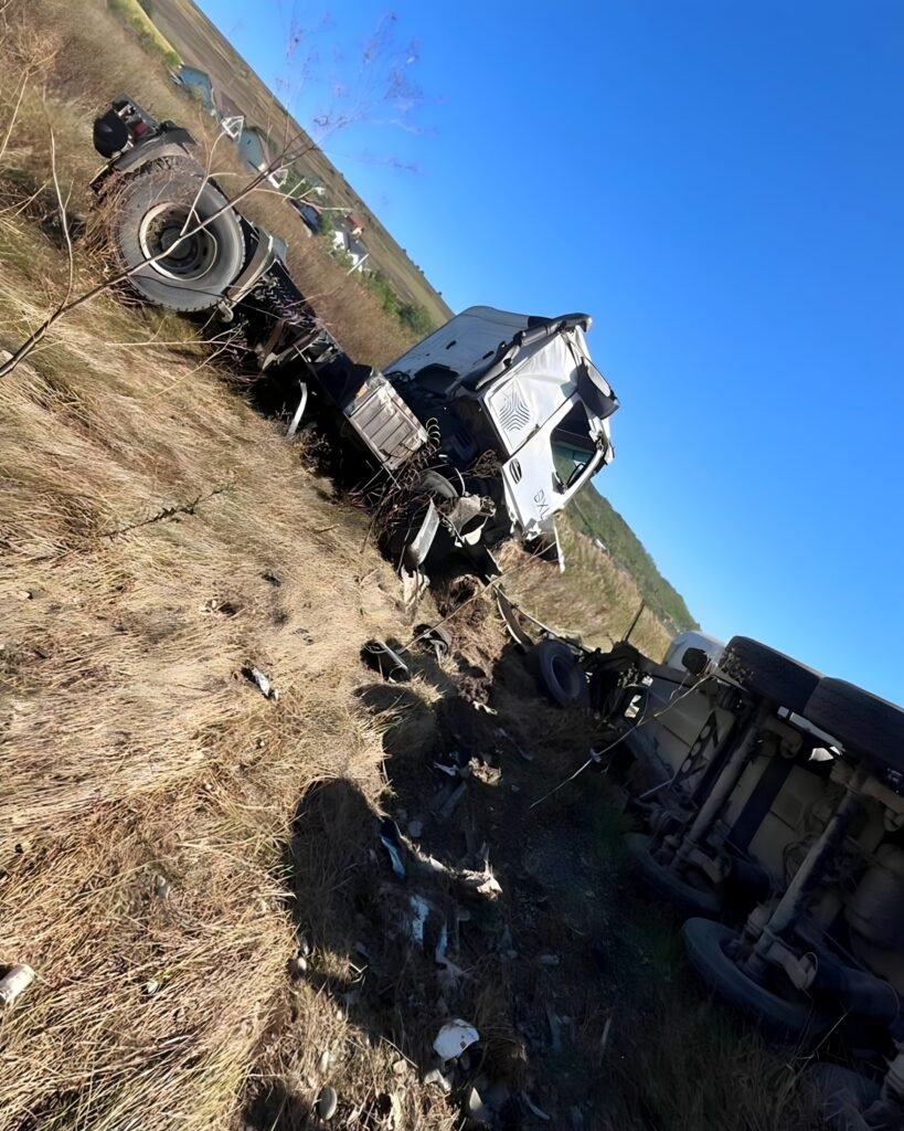Accident mortal la Lețcani. Un camion s-a răsturnat peste o mașină