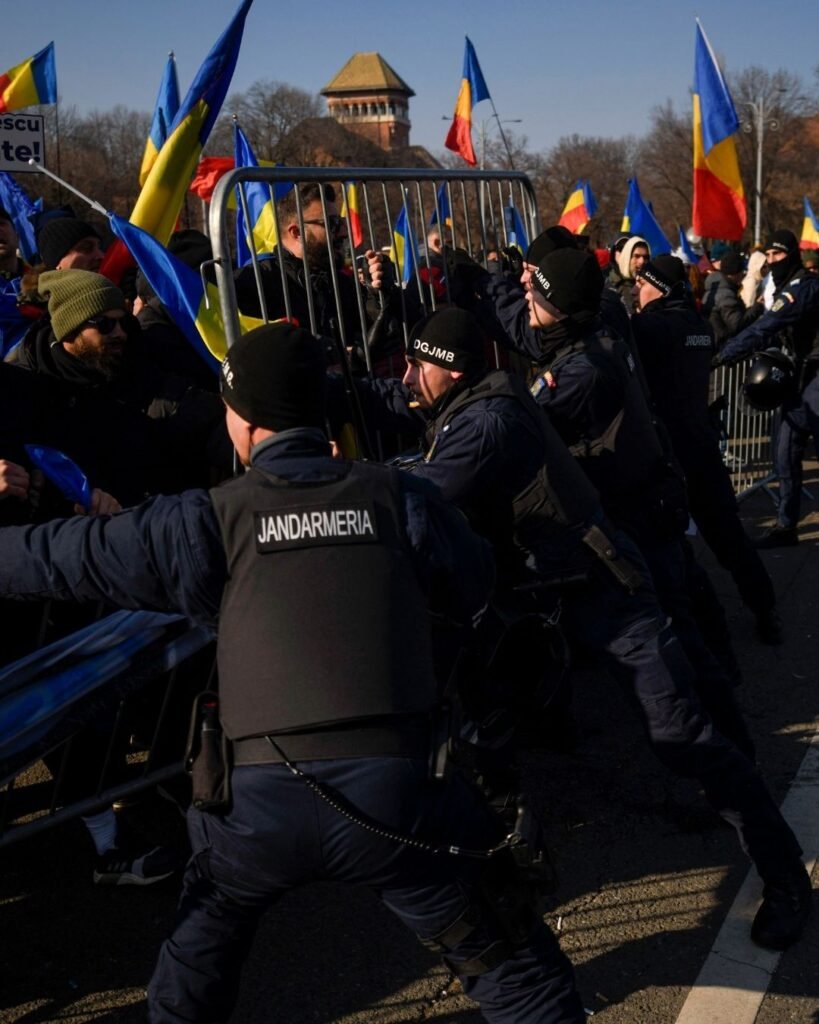 Fermierii protestează în fața Guvernului cu gaze lacrimogene. Ce se va întâmpla acum