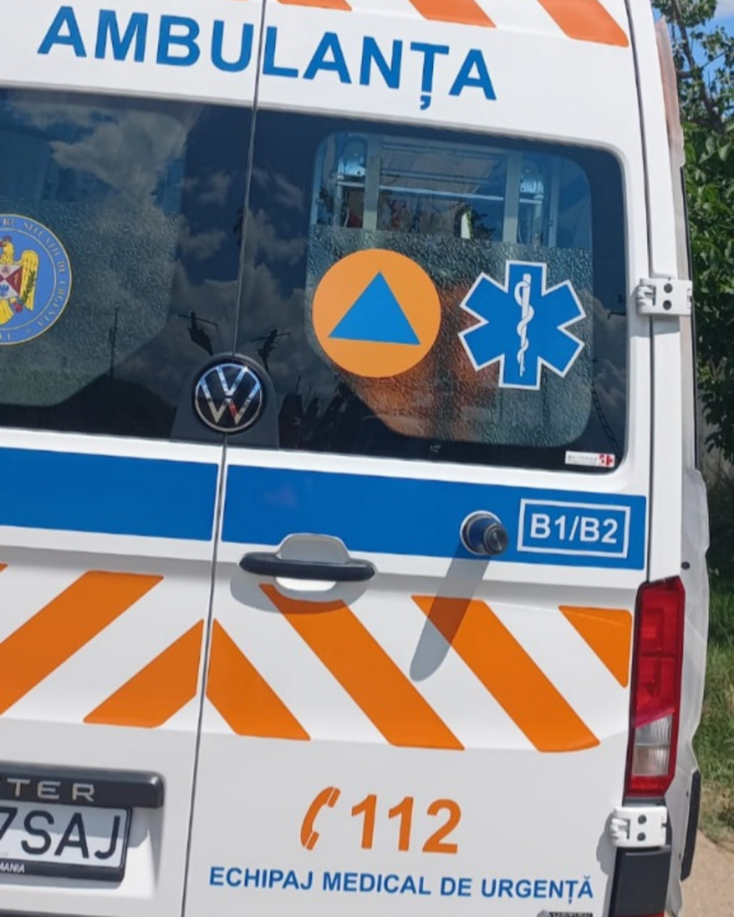Copil de trei ani din Giurgiu, găsit inconștient în curtea casei