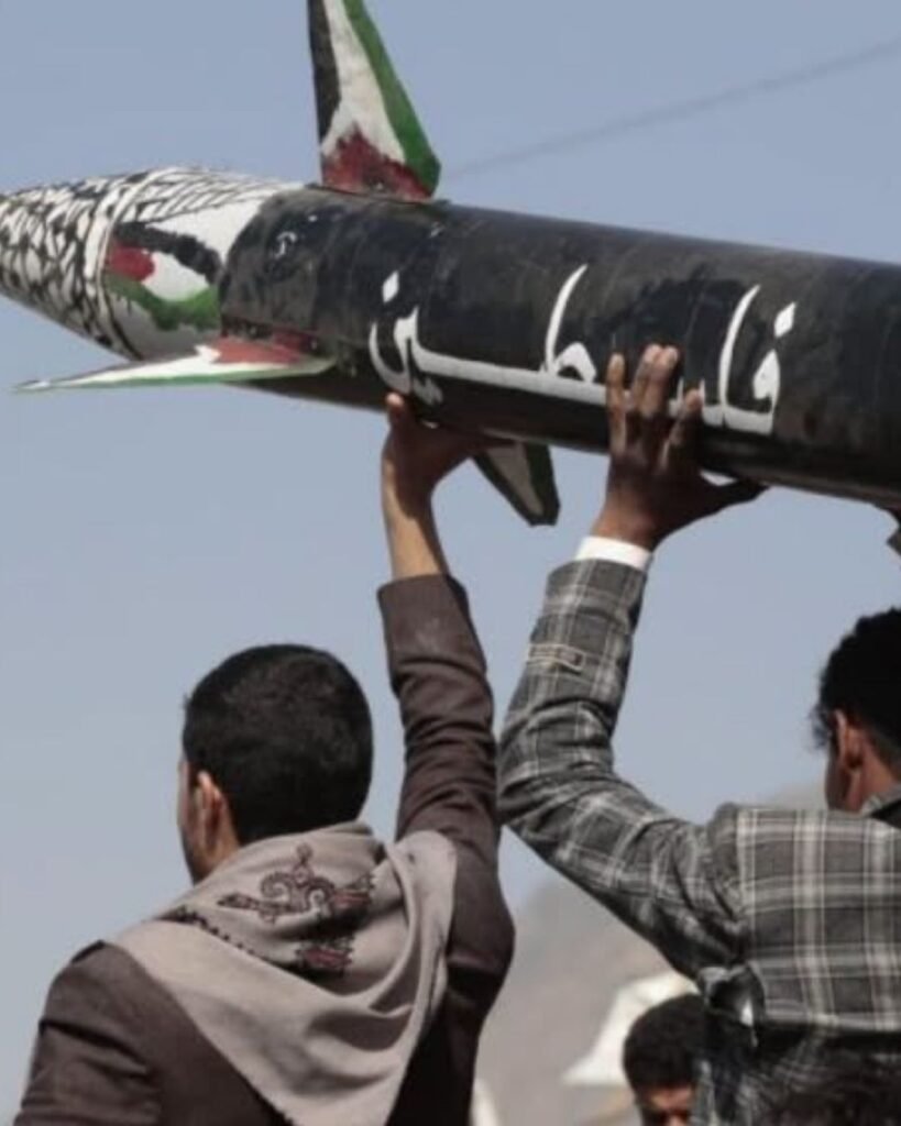Lovitură de teatru în războiul din Orientul Mijlociu. Rebelii Houthi au cucerit un oraș din Yemen critic pentru transportul maritim de petrol și gaze