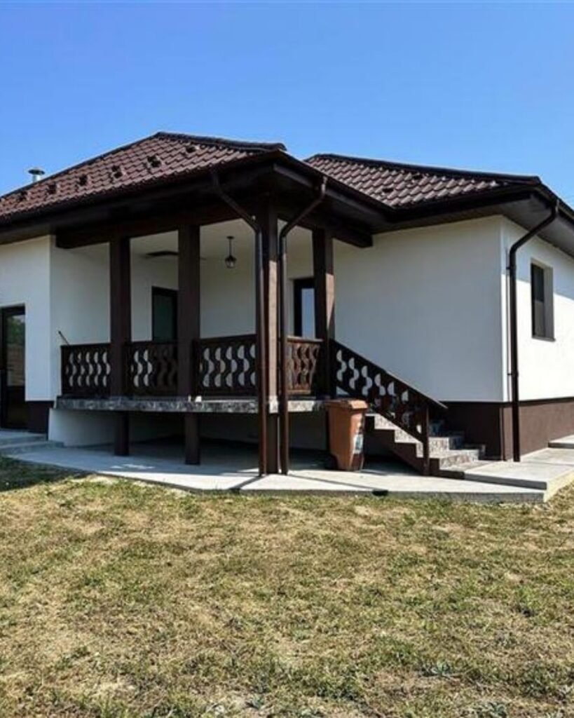 Două case și 3.000 de metri pătrați de teren pentru 22.000 de euro în Serbia