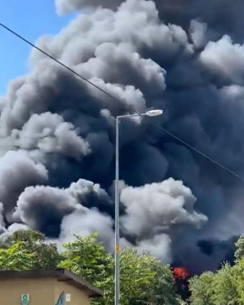 Incendiu puternic într-un depozit din Istanbul! Autoritățile au intervenit de urgență
