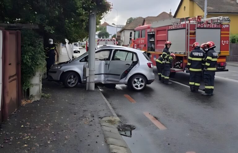 Tânără de 22 de ani, la spital după ce a intrat cu mașina într-un stâlp în Sibiu